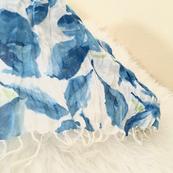 ❌SOLD!❌ Hollister Blue Floral Leaf Print Scarf - Picture 2 of 2